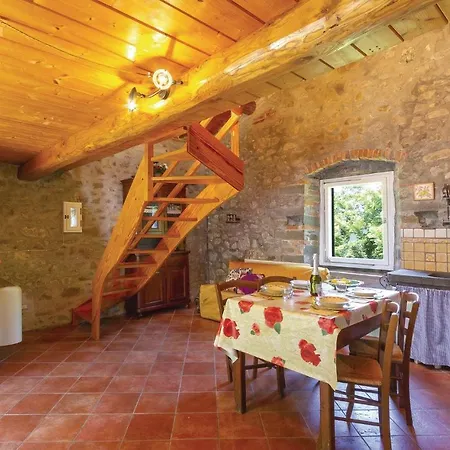 2 Bedroom Stunning In Casoli Lu Hébergement de vacances *