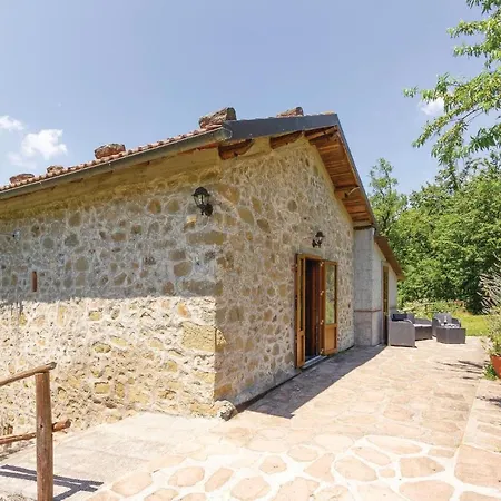 2 Bedroom Pet Friendly Home In Casoli Lu * Cocciglia