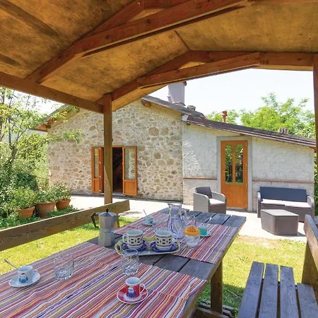 Holiday home 2 Bedroom Pet Friendly Home In Casoli Lu